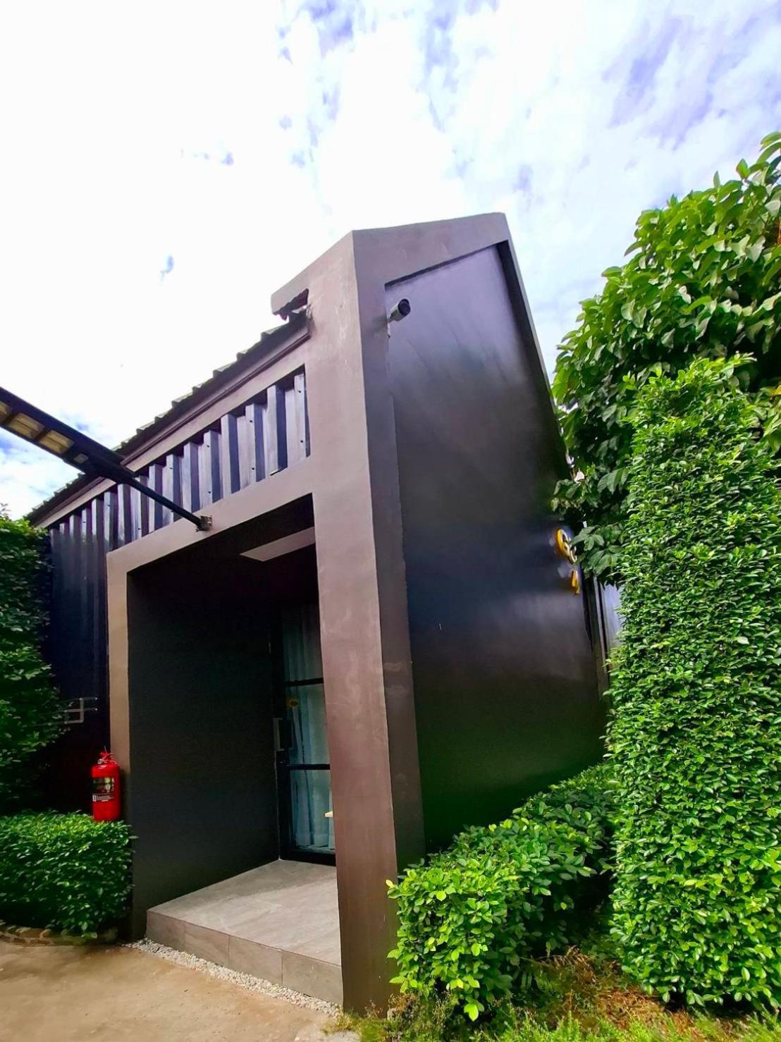 Sawasdee​ Buriram​ Resort Buitenkant foto