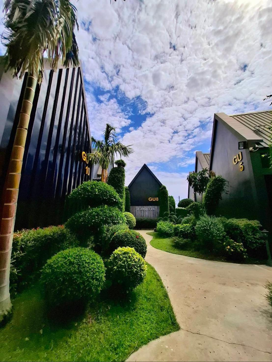 Sawasdee​ Buriram​ Resort Buitenkant foto