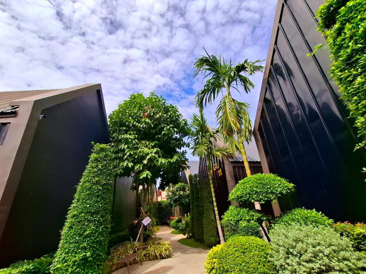 Sawasdee​ Buriram​ Resort Buitenkant foto