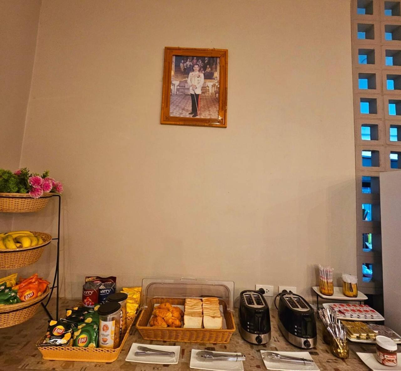 Sawasdee​ Buriram​ Resort Buitenkant foto