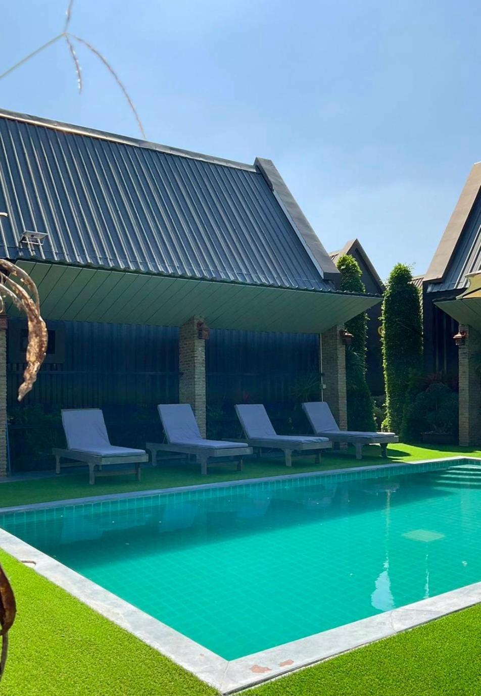 Sawasdee​ Buriram​ Resort Buitenkant foto