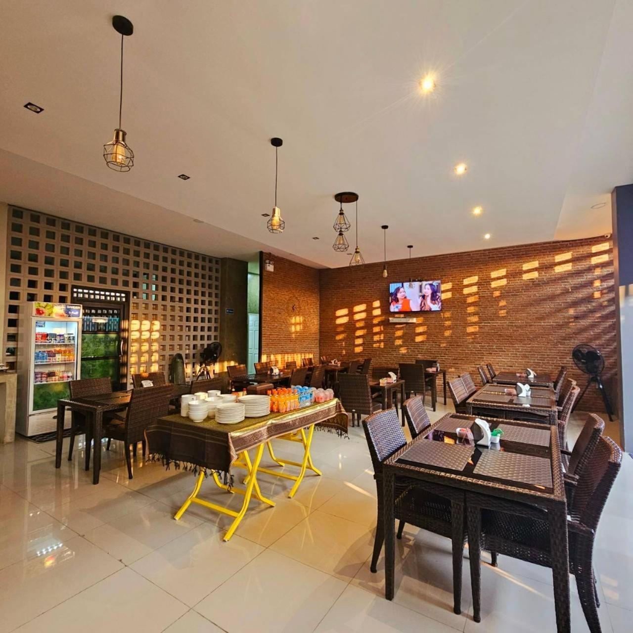 Sawasdee​ Buriram​ Resort Buitenkant foto
