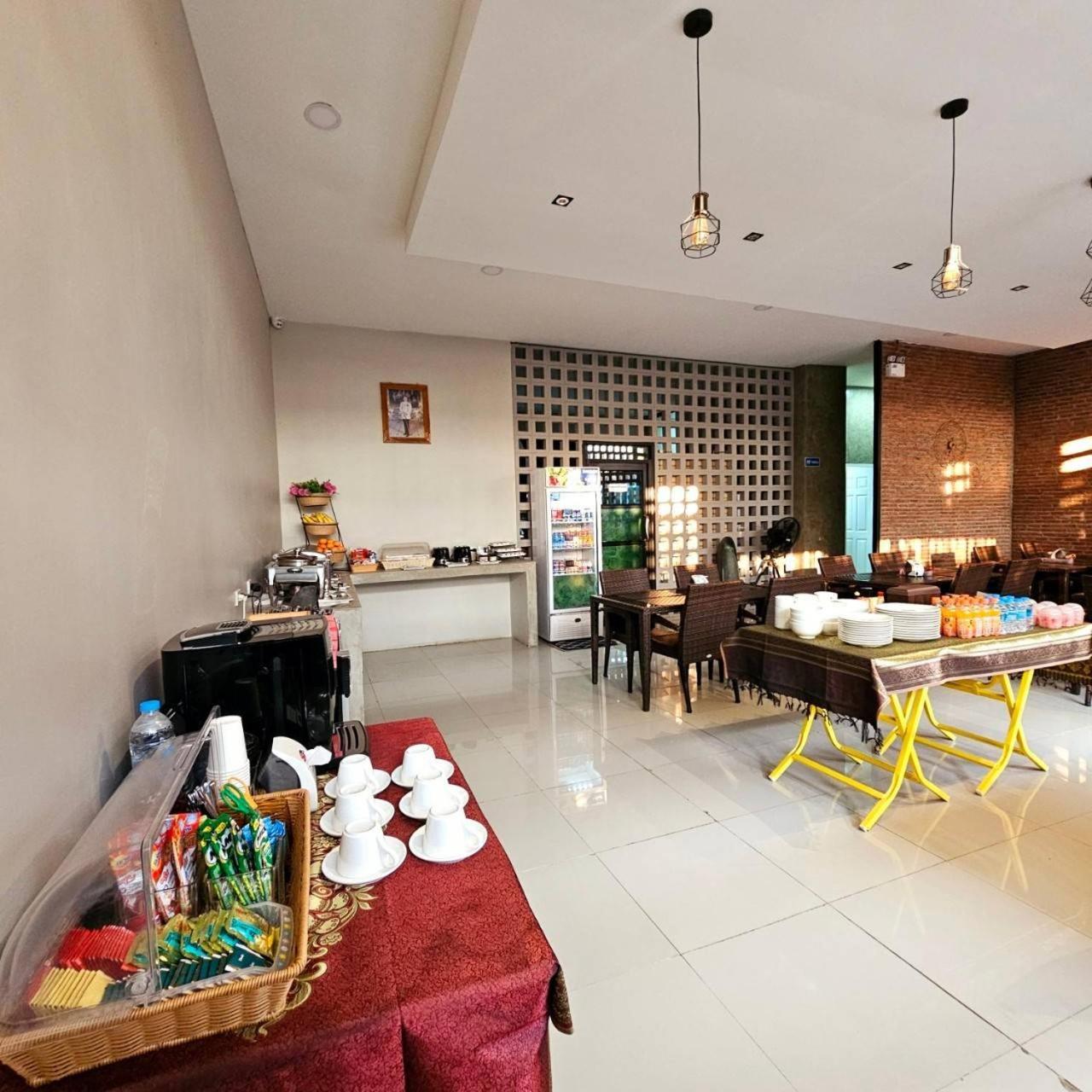 Sawasdee​ Buriram​ Resort Buitenkant foto