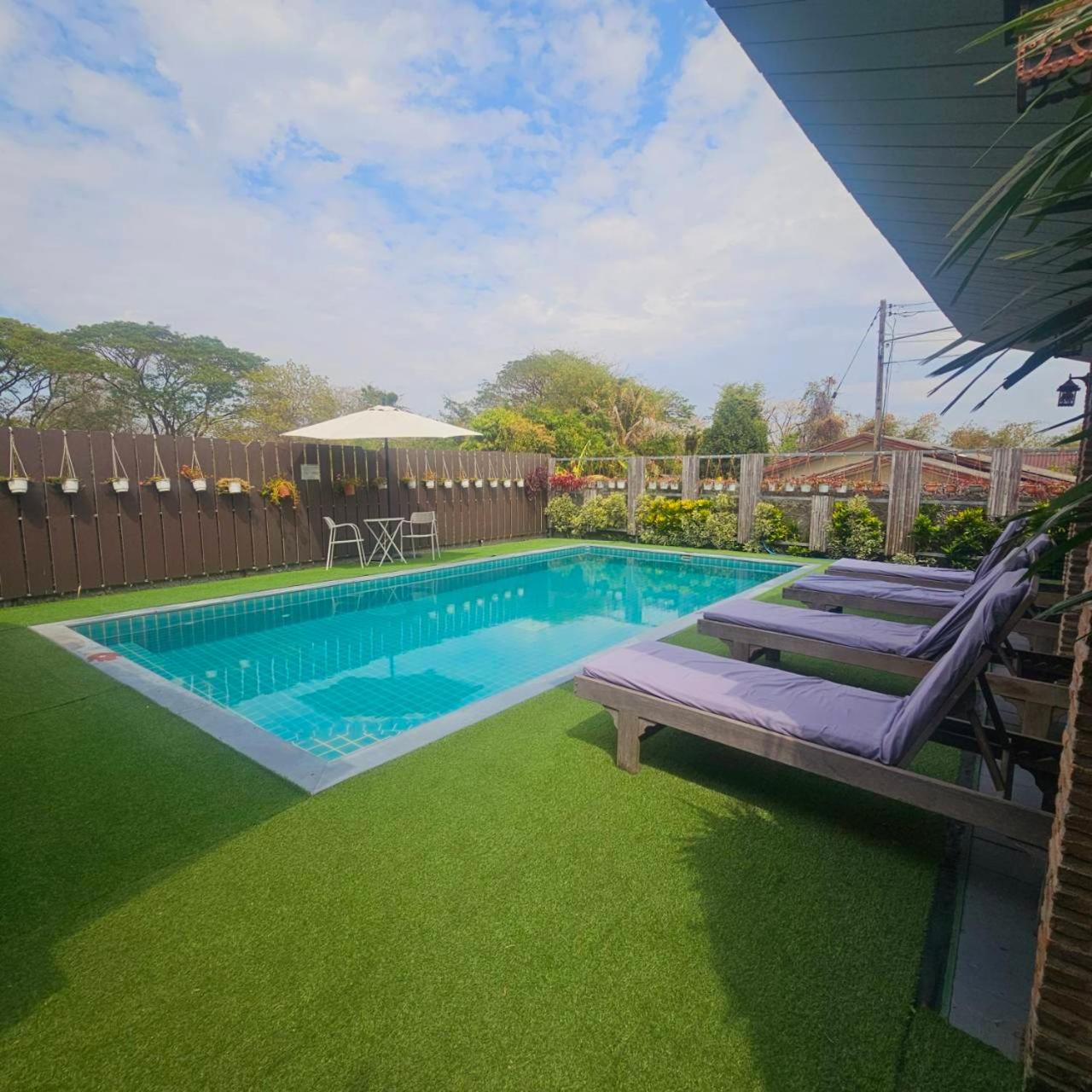 Sawasdee​ Buriram​ Resort Buitenkant foto