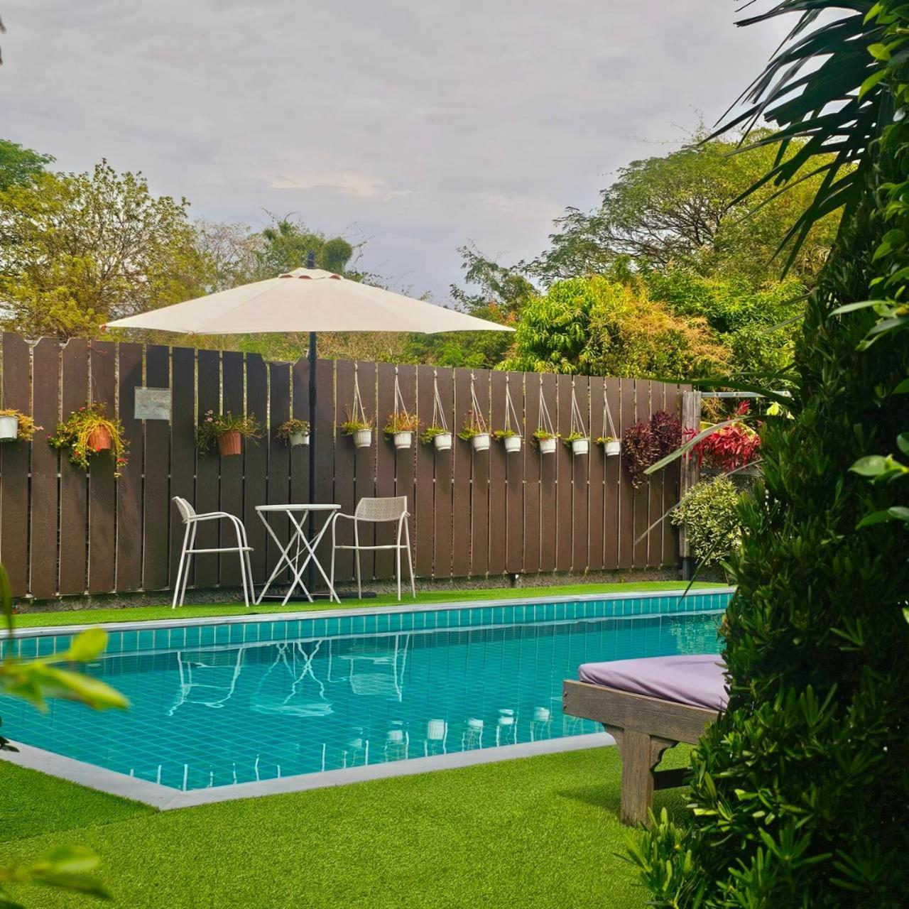 Sawasdee​ Buriram​ Resort Buitenkant foto