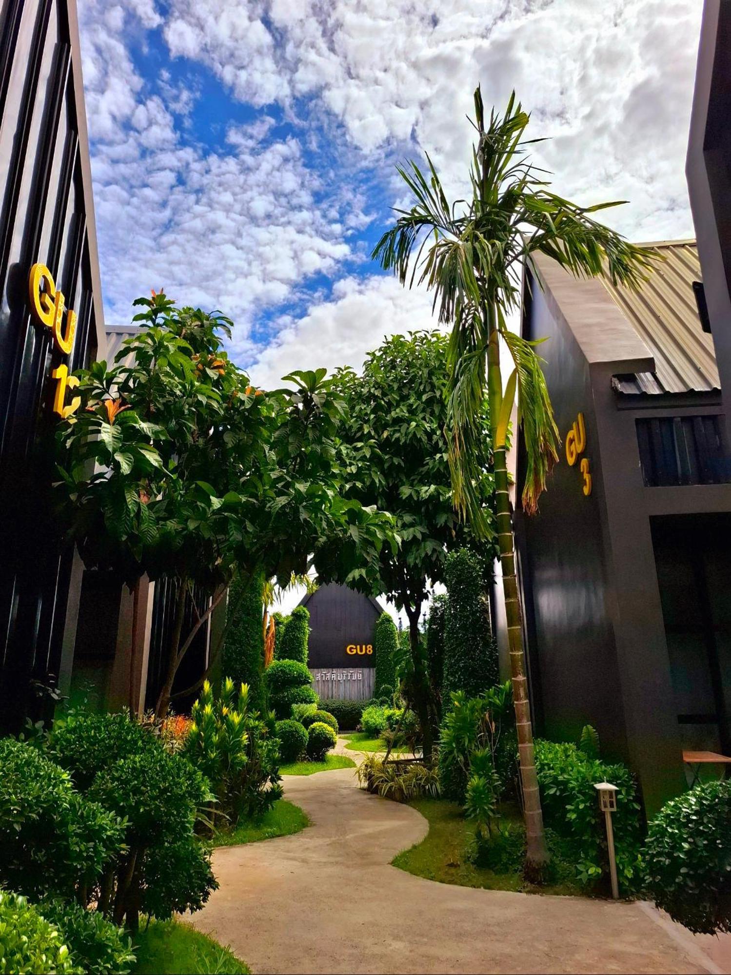 Sawasdee​ Buriram​ Resort Buitenkant foto