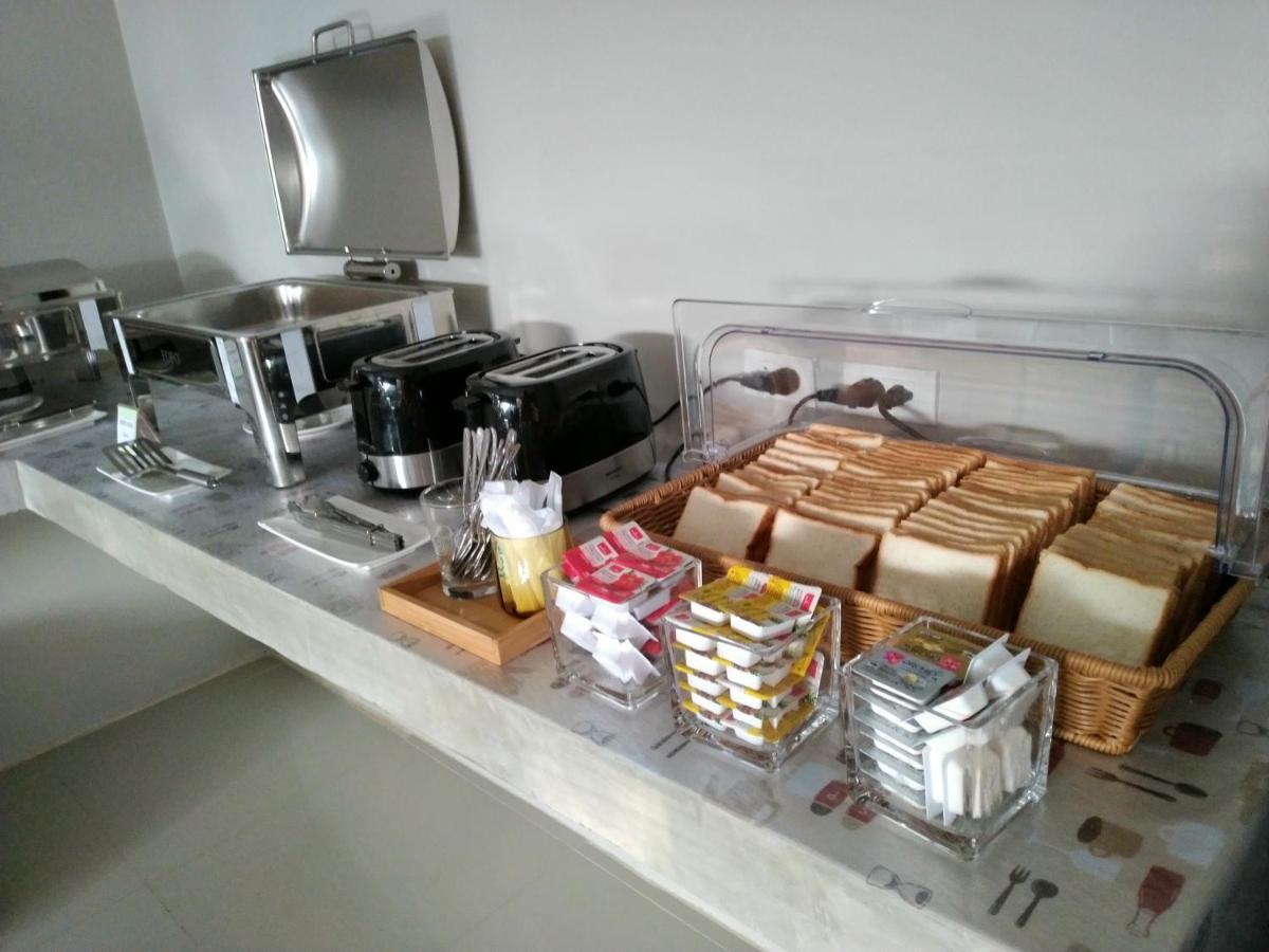Sawasdee​ Buriram​ Resort Buitenkant foto